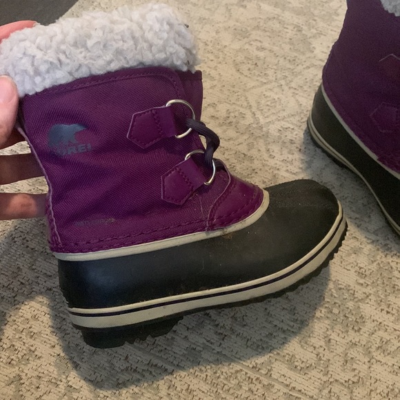 Girls Sorel Boots - Picture 2 of 4